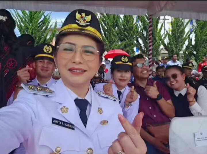 Wabup bersama ajudannya Wabup bersama ajudannya