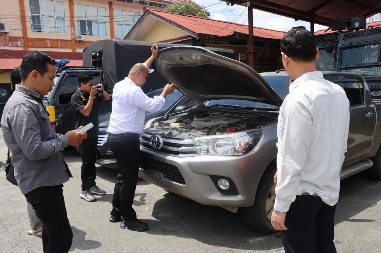 Polres Sintang berhasil mengungkap kasus penggelapan mobil Toyota Hilux milik warga Malaysia.