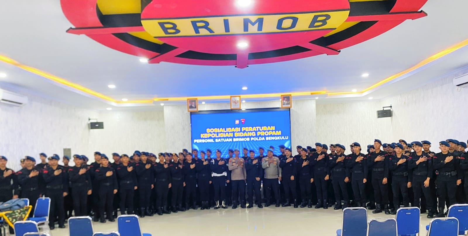 Bidpropam Polda Bengkulu menggelar sosialisasi Whistle Blower System dan SP4N LAPOR di Satbrimob.