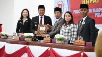 Pimpinan DPRD Humbahas bersama Bupati dan wakil Bupati.