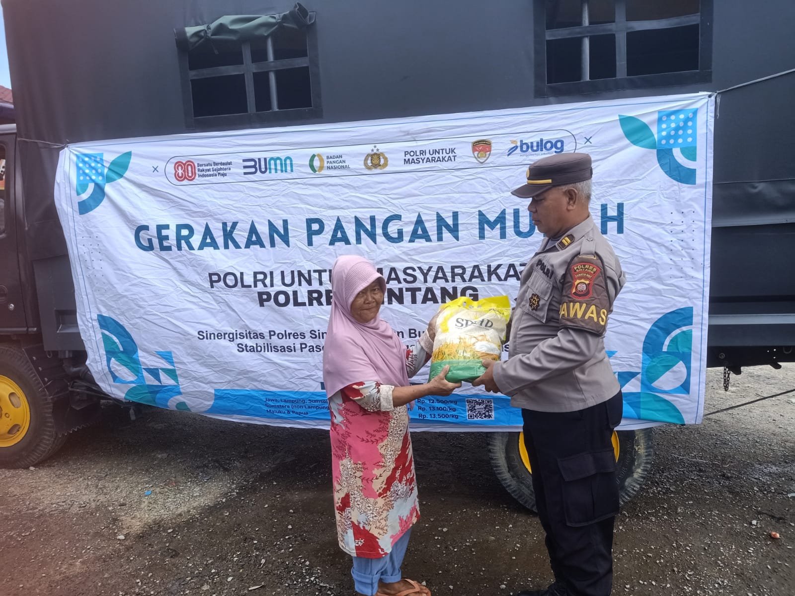Gerakan Pangan Murah Polres Sintang Gerakan Pangan Murah Polres Sintang