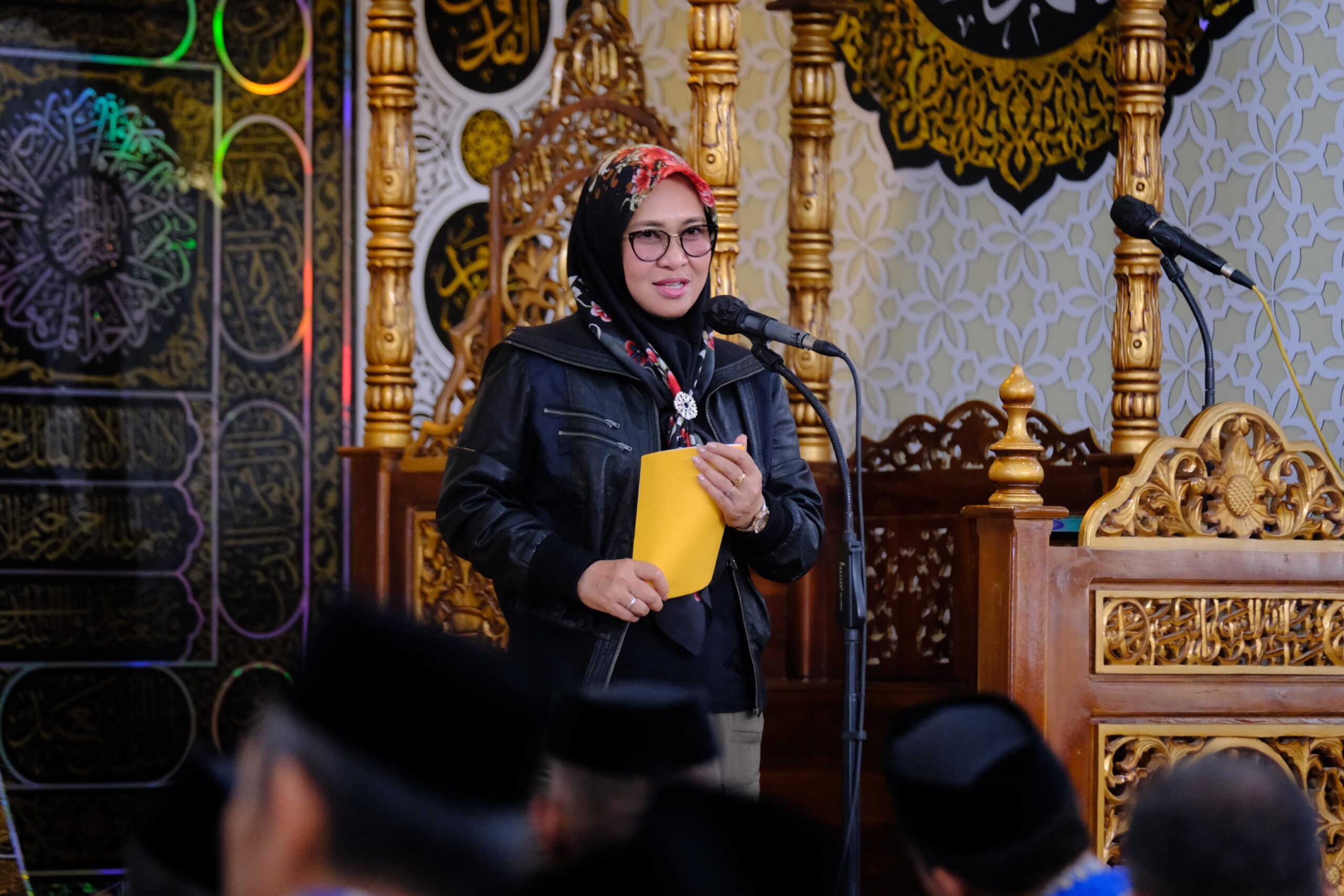 Bupati Gowa Sitti Husniah Talenrang melaksanakan program Jumat Mengaji di Masjid Besar Baitussalam Malino