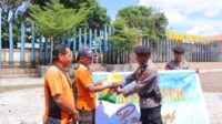 Polres Sintang gelar Jumat Berkah dengan membagikan makanan dan sembako