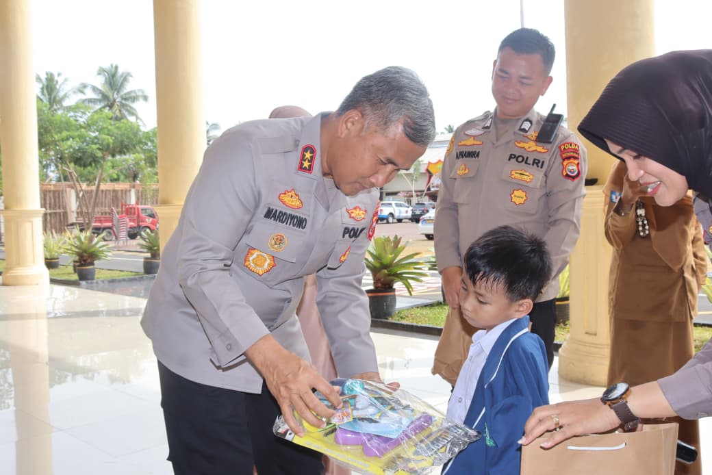 Kapolda Bengkulu ajak siswa TK Khairunnisa belajar mengenal polisi lewat kegiatan Polisi Sahabat Anak