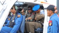 Gubernur Bangka Belitung Hidayat Arsani meninjau sejumlah wilayah kepulauan menggunakan helikopter Polda Babel