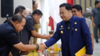 Wakil Bupati Gowa, Darmawangsyah Muin, menyerahkan tiga Ranperda strategis kepada DPRD Kabupaten Gowa