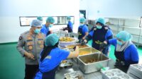 Polda Jabar memastikan SPPG Polri Sukamiskin memenuhi standar kebersihan dan kesehatan nasional dalam Program Makan Bergizi Gratis (MBG).