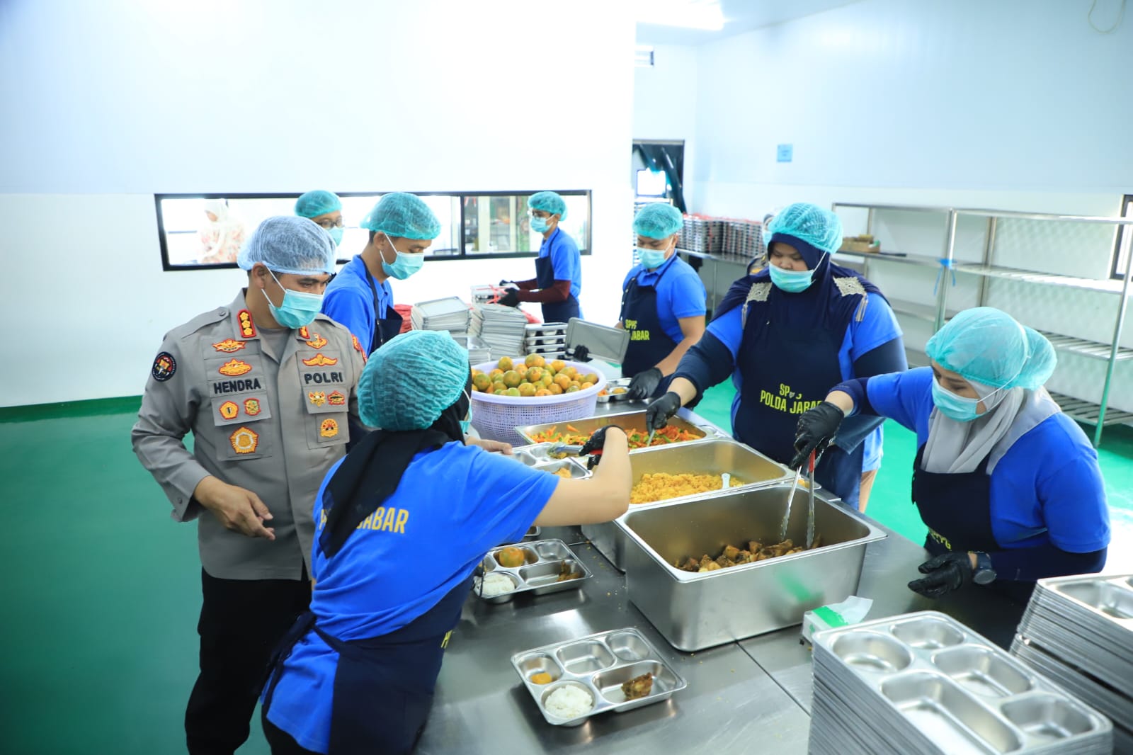 Polda Jabar memastikan SPPG Polri Sukamiskin memenuhi standar kebersihan dan kesehatan nasional dalam Program Makan Bergizi Gratis (MBG).