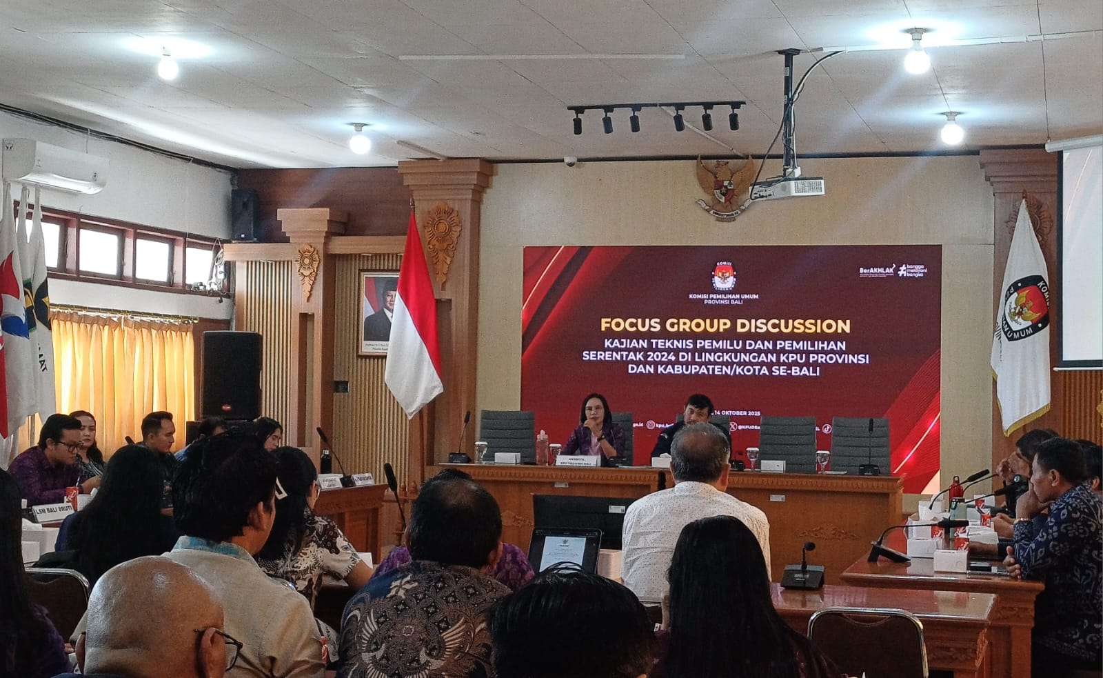 KPU Provinsi Bali menggelar Forum Group Discussion (FGD) Kajian Teknis Penyelenggaraan Pemilu Serentak 2024 di Kantor KPU Bali, Selasa (14/10/2025).