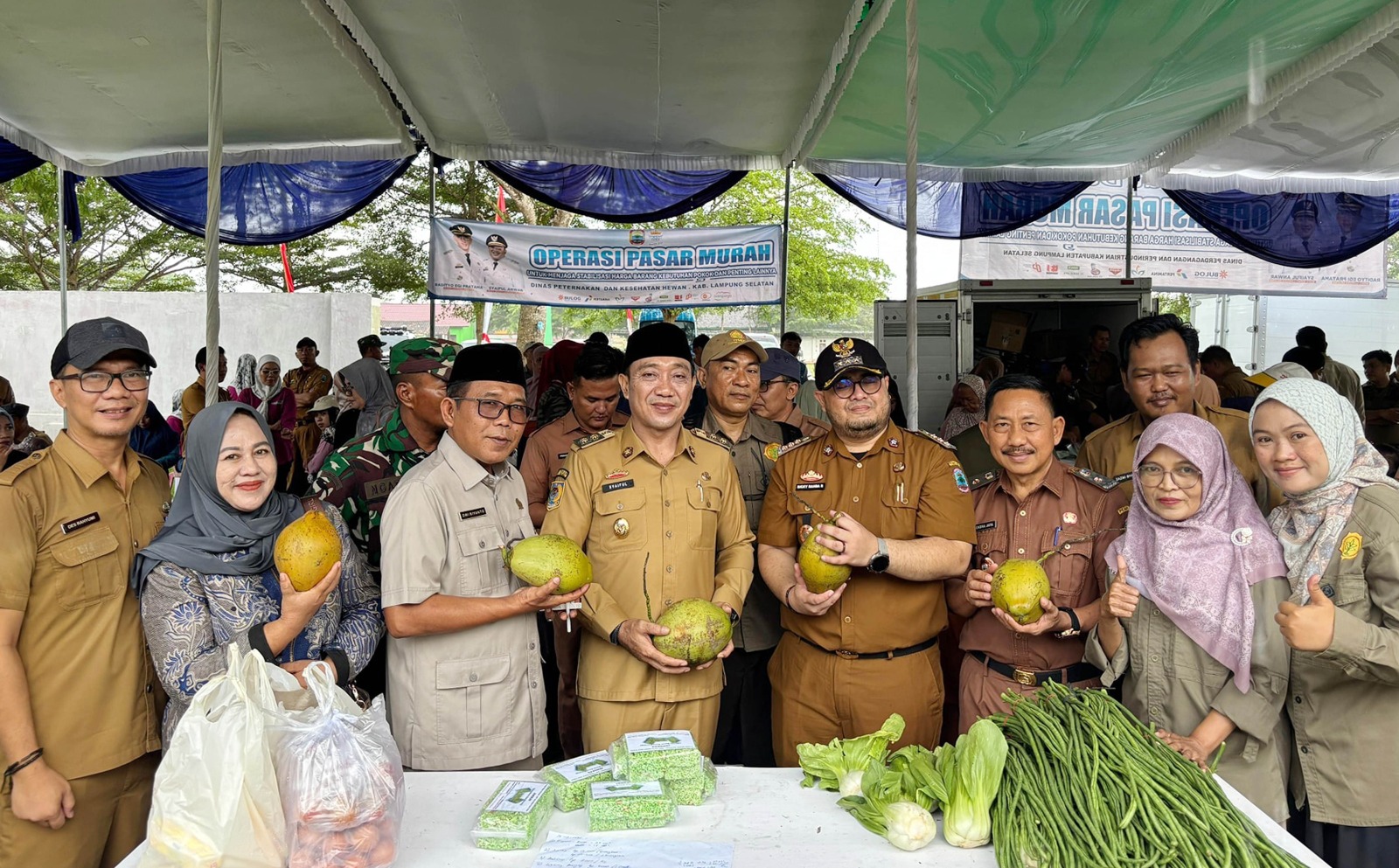 Pemkab Lampung Selatan menggelar pasar murah di Merbau Mataram.