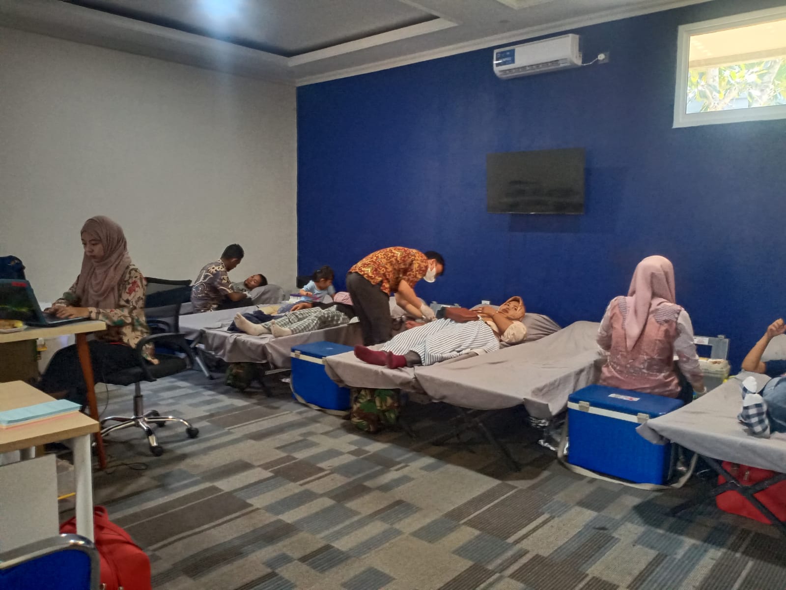 Partai NasDem Purwakarta menggelar donor darah bekerja sama dengan PMI dalam rangka HUT ke-14.