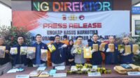 Polda Jabar bongkar jaringan narkoba lintas provinsi, amankan 17 kg sabu dan ganja.