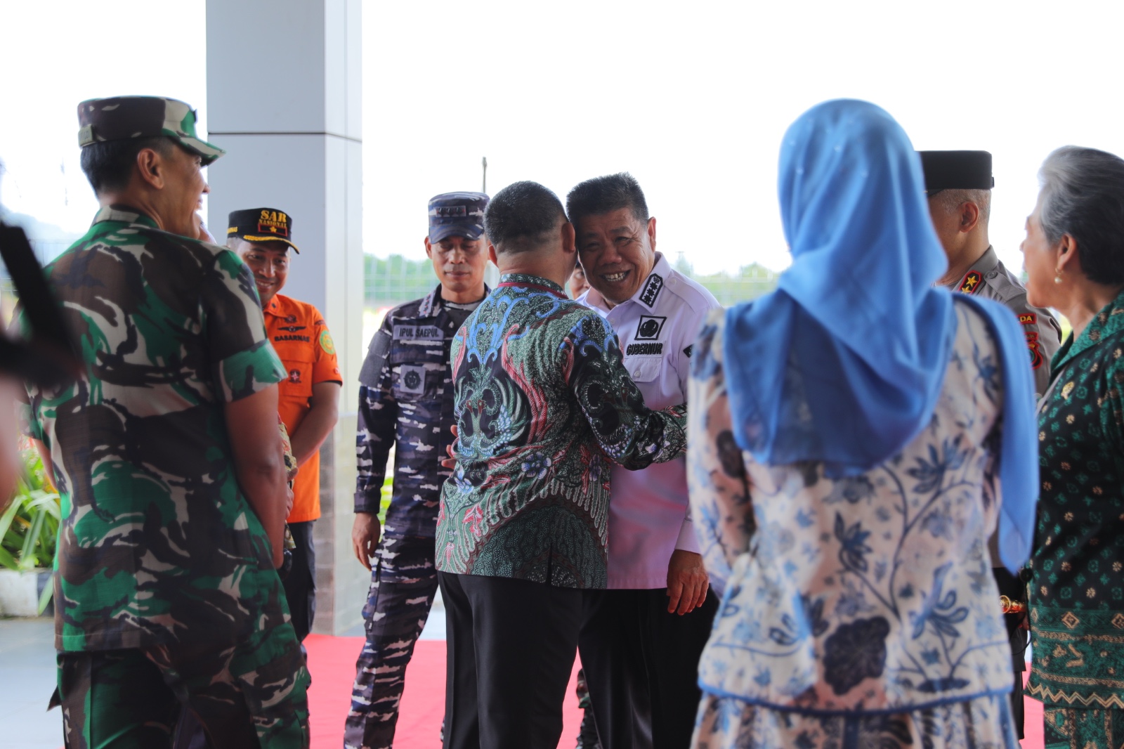 Gubernur Hidayat Arsani antar Brigjen TNI Safta Feryansyah di Bandara Depati Amir