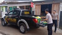 Bhabinkamtibmas Polsek Cikijing menyalurkan beras SPHP