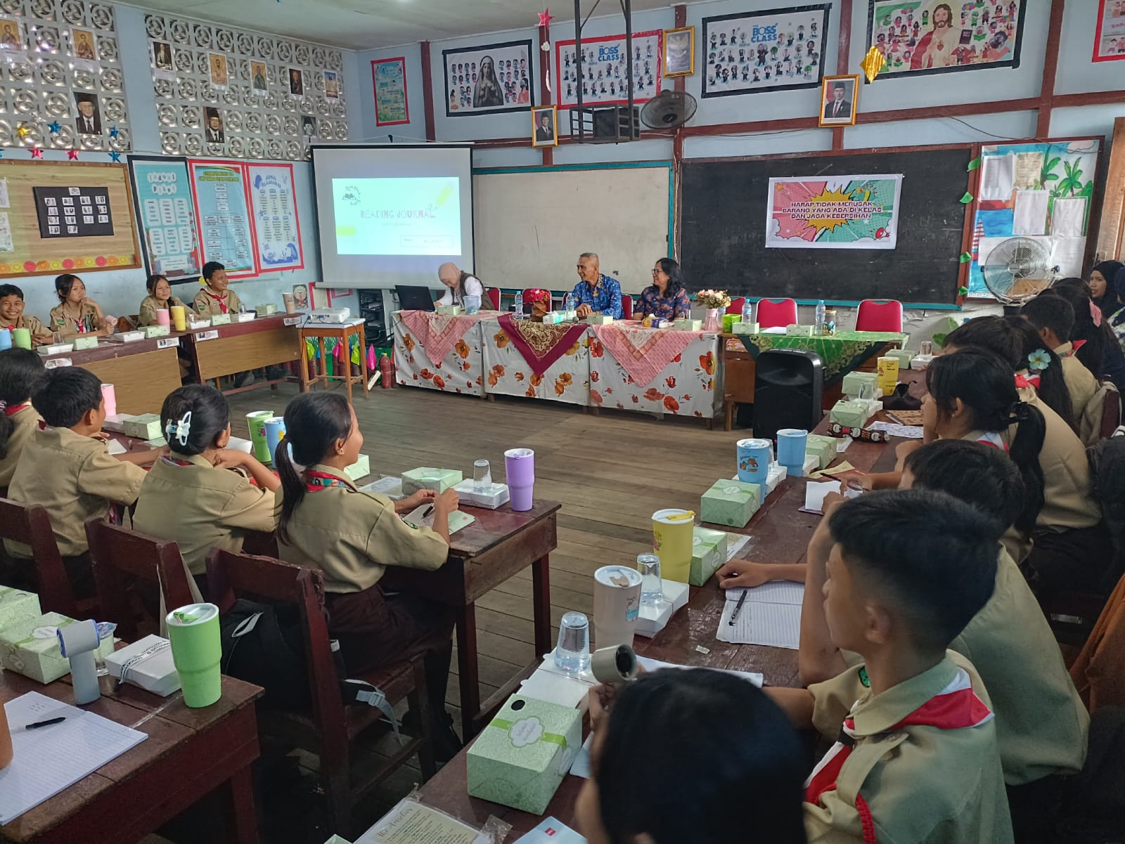 Kominfo dan Komunitas Read Aloud Sintang mengajak siswa SMP Panca Setya 1