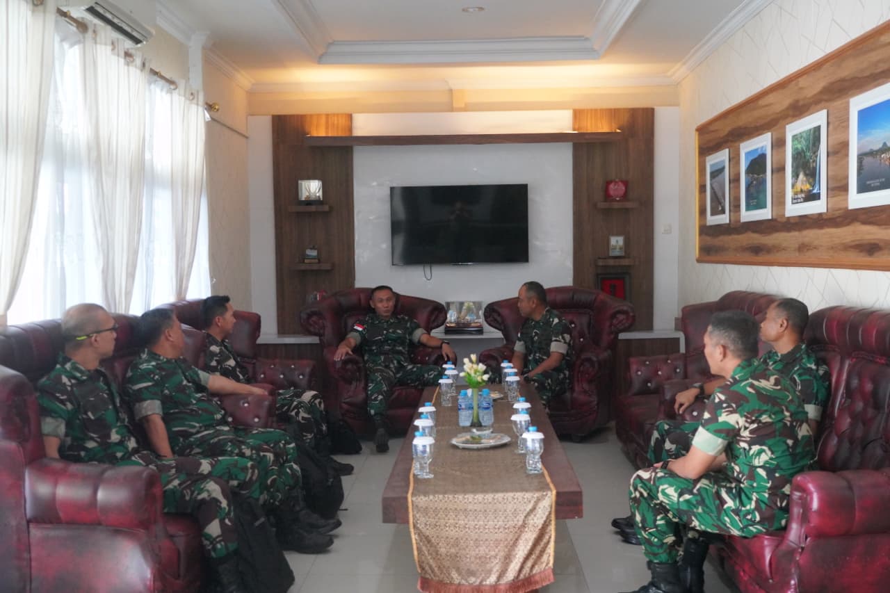 Komando Resor Militer (Korem) 121/Abw menerima kunjungan Tim Was Audit Kinerja dari Inspektorat Kodam XII/Tanjungpura (Itdam XII/Tpr)