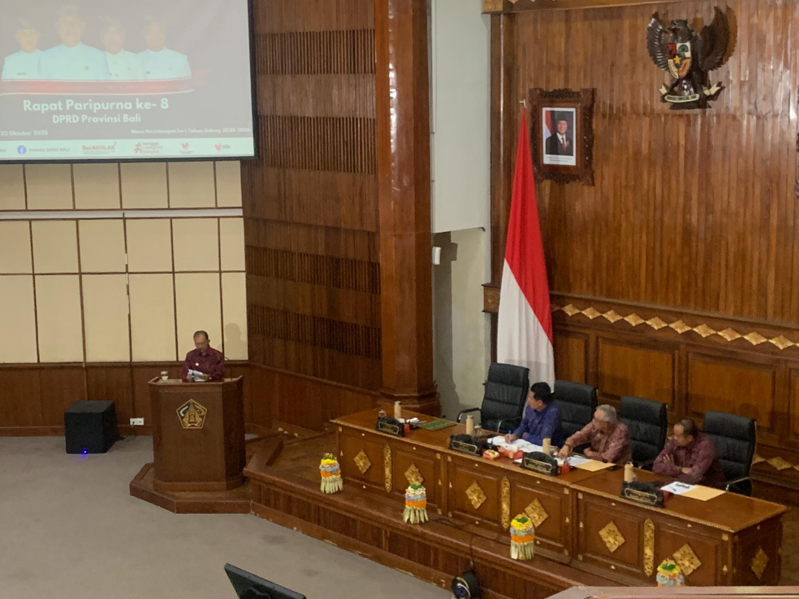 Rapat Paripurna DPRD Bali di Kantor Gubernur Bali, Rabu (22/10/2025)