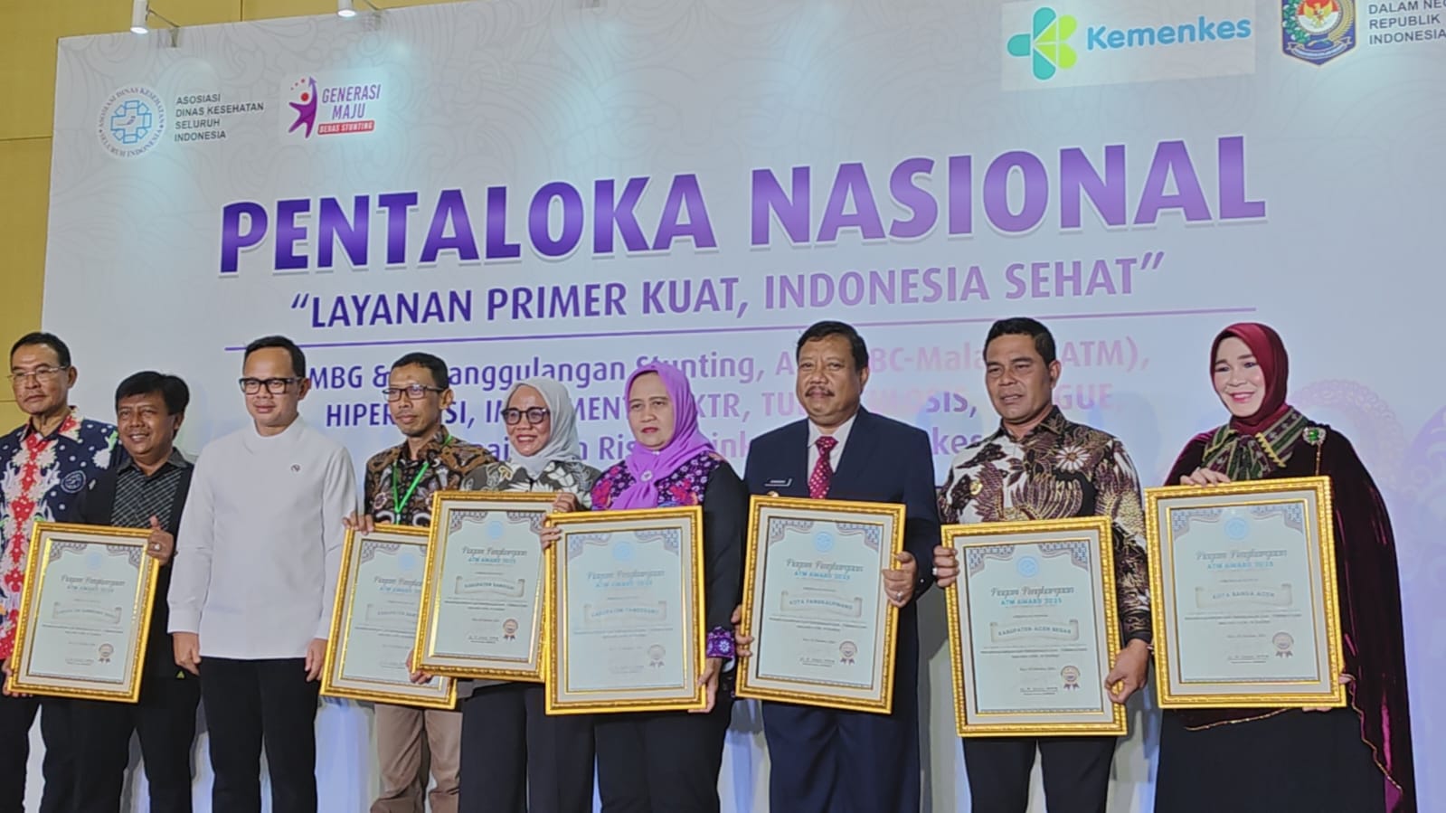 Pemkot Pangkalpinang raih penghargaan eliminasi penyakit menular. Prof Udin tegaskan komitmen wujudkan kota sehat bebas AIDS, TB, dan malaria.
