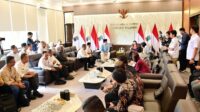 Stella Christie bertemu dengan Bupati Lampung Selatan Radityo Egi Pratama di ruang kerjanya