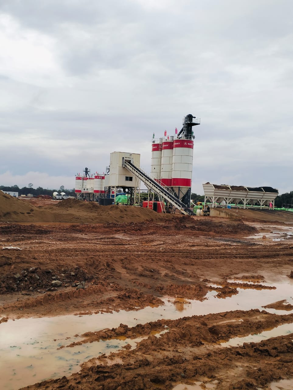 PLTU milik PT Kalimantan Alumina Nusantara (KAN) di RT 01, Dusun Sangsat, Desa Sangsat, Kecamatan Toba, Kabupaten Sanggau, Kalimantan Barat, kini mulai menjadi sorotan masyarakat.
