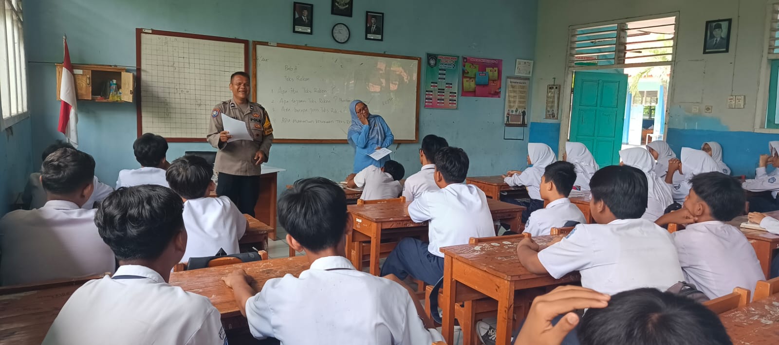 Bhabinkamtibmas Polsek Jatiwangi Aipda Nanang menggelar sosialisasi penerimaan murid baru SMA Kemala Taruna Bhayangkara di SMPN 2 Jatiwangi.