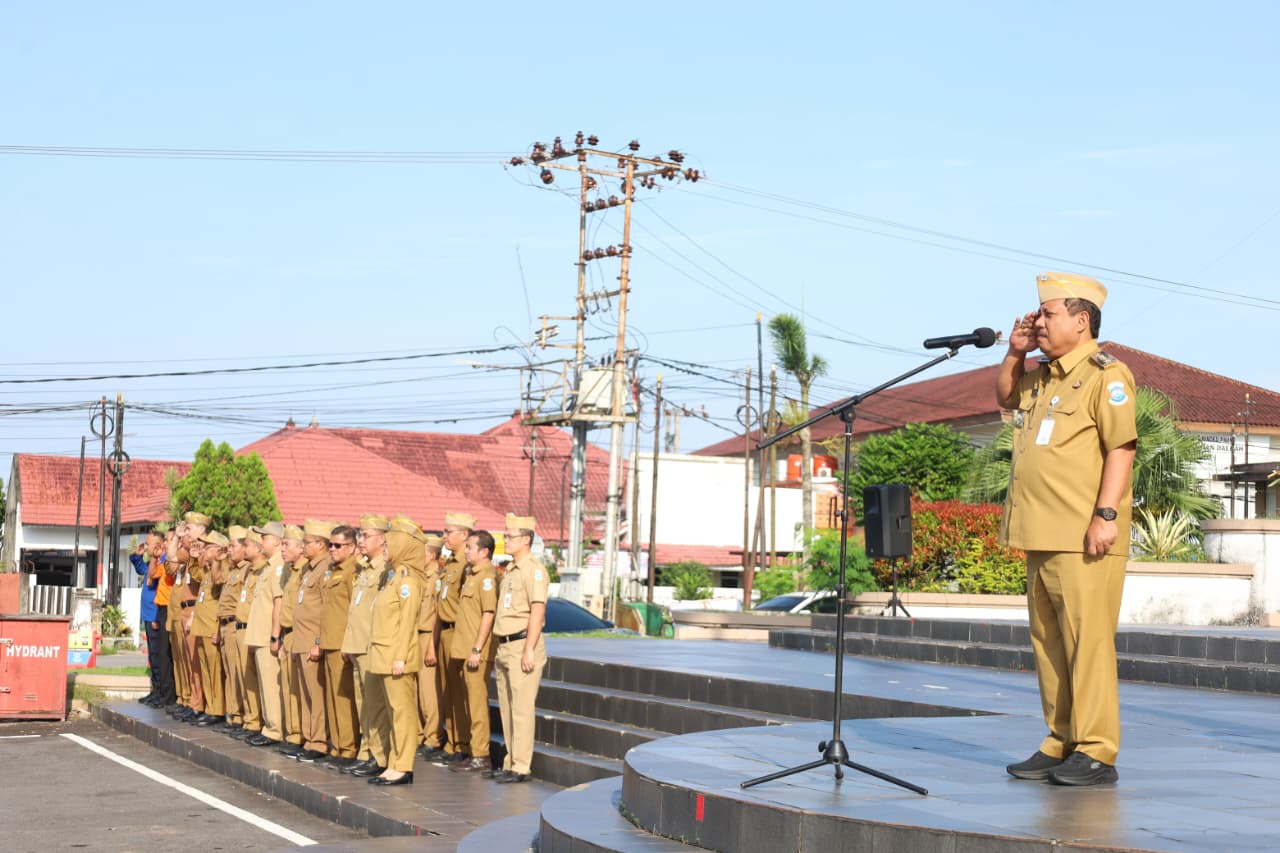 Wali Kota Pangkalpinang Prof. Saparudin (Udin) memimpin langsung apel gabungan minggu pertama di lingkungan Pemerintah Kota Pangkalpinang.