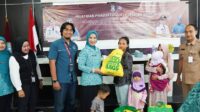 Ketua TP PKK Pangkalpinang, Susanti Saparudin, membuka pelatihan batik shibori di Kecamatan Girimaya