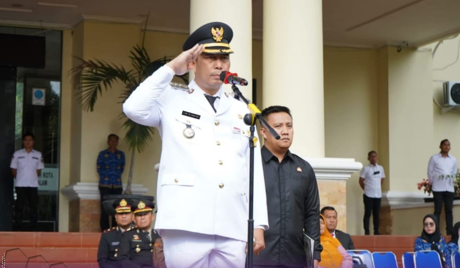 Wali Kota Pagar Alam, Ludi Oliansyah, bertindak sebagai inspektur upacara hari Pahlawan