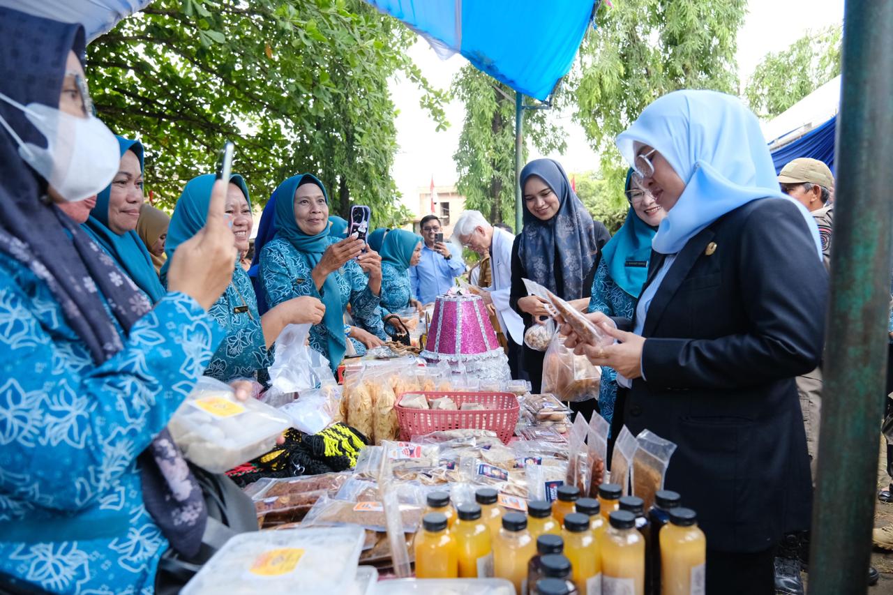 Kegiatan ini juga di isi dengan pameran UMKM Kegiatan ini juga di isi dengan pameran UMKM
