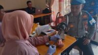 Polsek Cingambul Polres Majalengka memantau kegiatan donor darah di Kecamatan Cingambul yang digelar Forkopimcam bersama PMI.