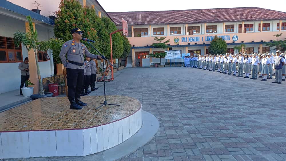 Polres Humbahas melalui program Police Goes To School di SMA Negeri 1 Lintongnihuta