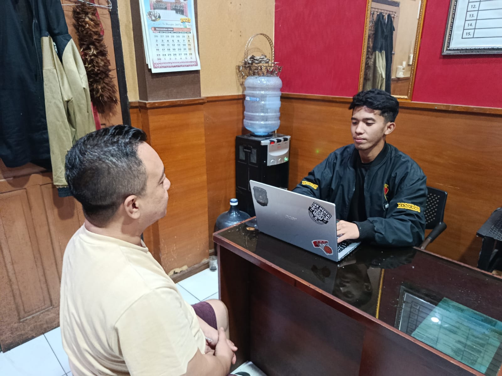 Sat Reskrim Polres Majalengka berhasil menangkap dua pelaku pengeroyokan di area Alun-Alun Majalengka