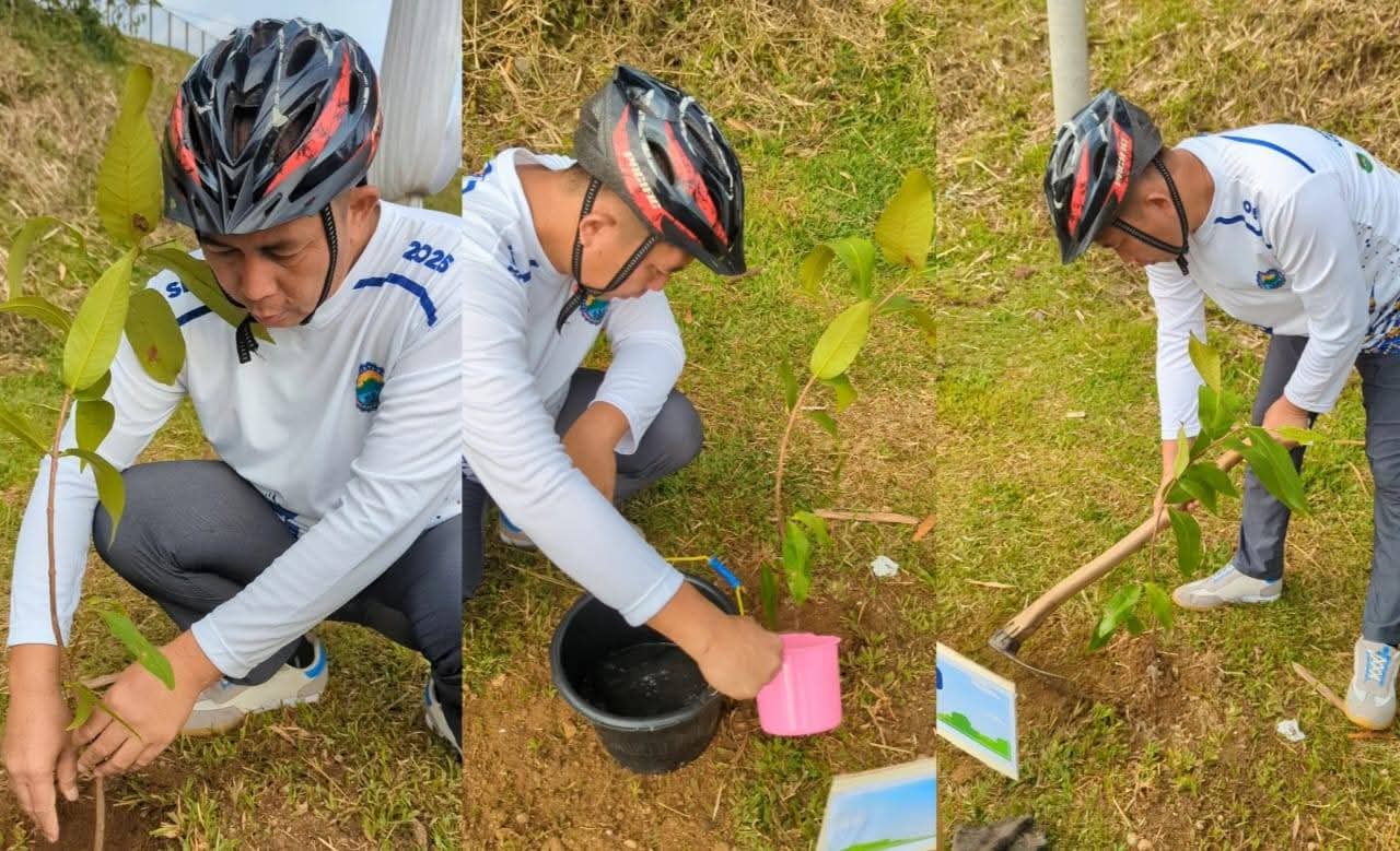 Wali Kota Pagar Alam Ludi Oliansyah menanam pohon wujud kepedulian terhadap kelestarian alam