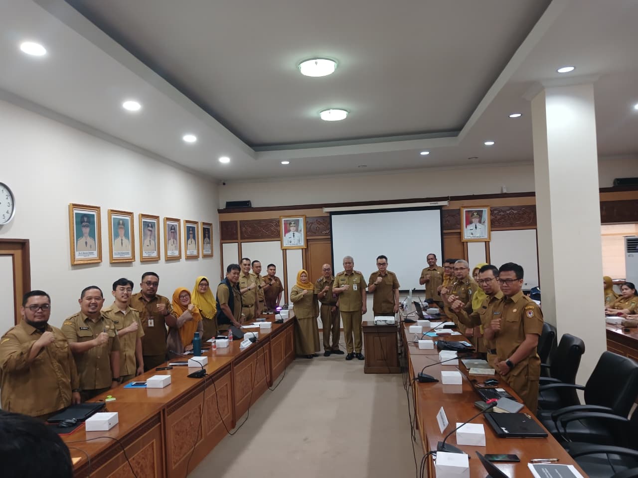 Sekda Sintang Kartiyus menghadiri rapat sinkronisasi RTRW Kabupaten Sintang dan Melawi di Kantor Gubernur Kalbar