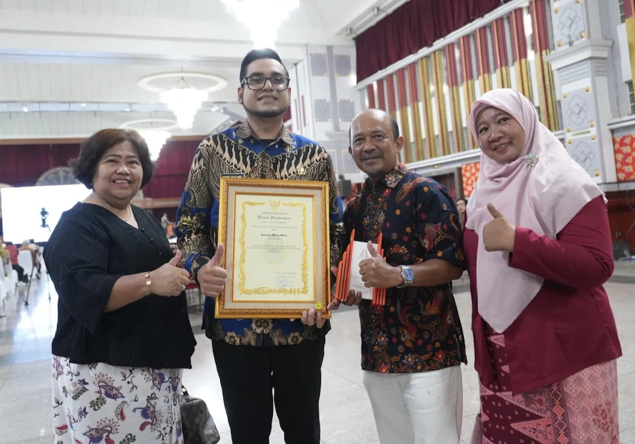 Pemkot Sukabumi meraih Terbaik 1 Aksi Konvergensi Penurunan Stunting 2024 dan mendapatkan penghargaan Kampung Wisata Odeon.
