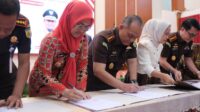 Pemkab Gowa menandatangani kerja sama dengan Kejati Sulsel untuk menerapkan pidana kerja sosial sebagai alternatif hukuman tindak pidana ringan sesuai KUHP baru.