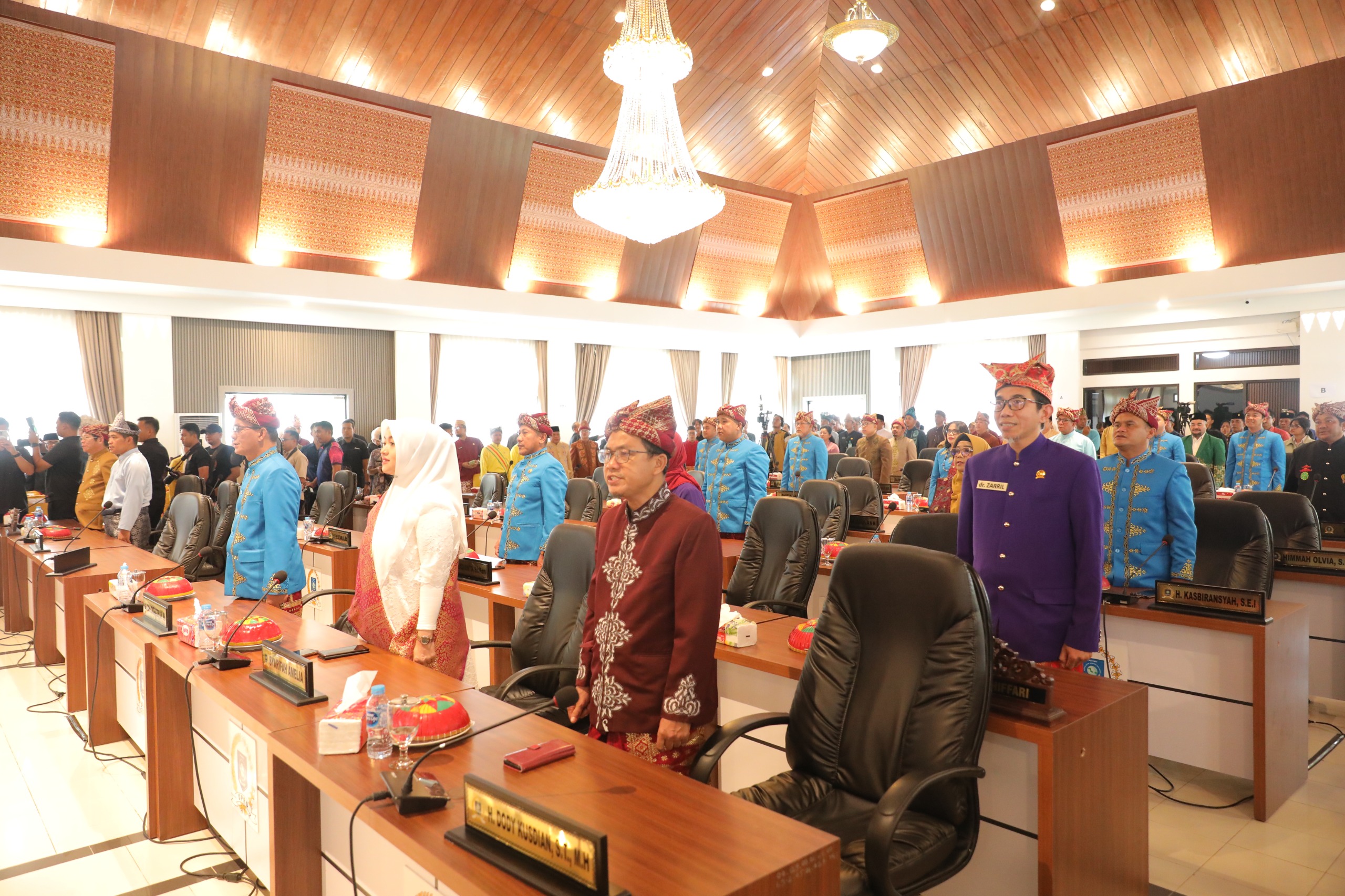 DPRD Babel menggelar Paripurna Istimewa memperingati HUT ke-25 Provinsi Bangka Belitung. DPRD Babel menggelar Paripurna Istimewa memperingati HUT ke-25 Provinsi Bangka Belitung.