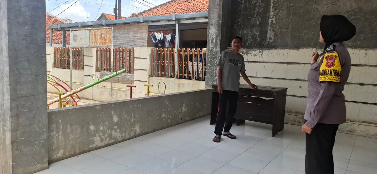 Brigadir Nia melaksanakan sambang rutin ke warga Desa Jayi untuk mempererat silaturahmi,