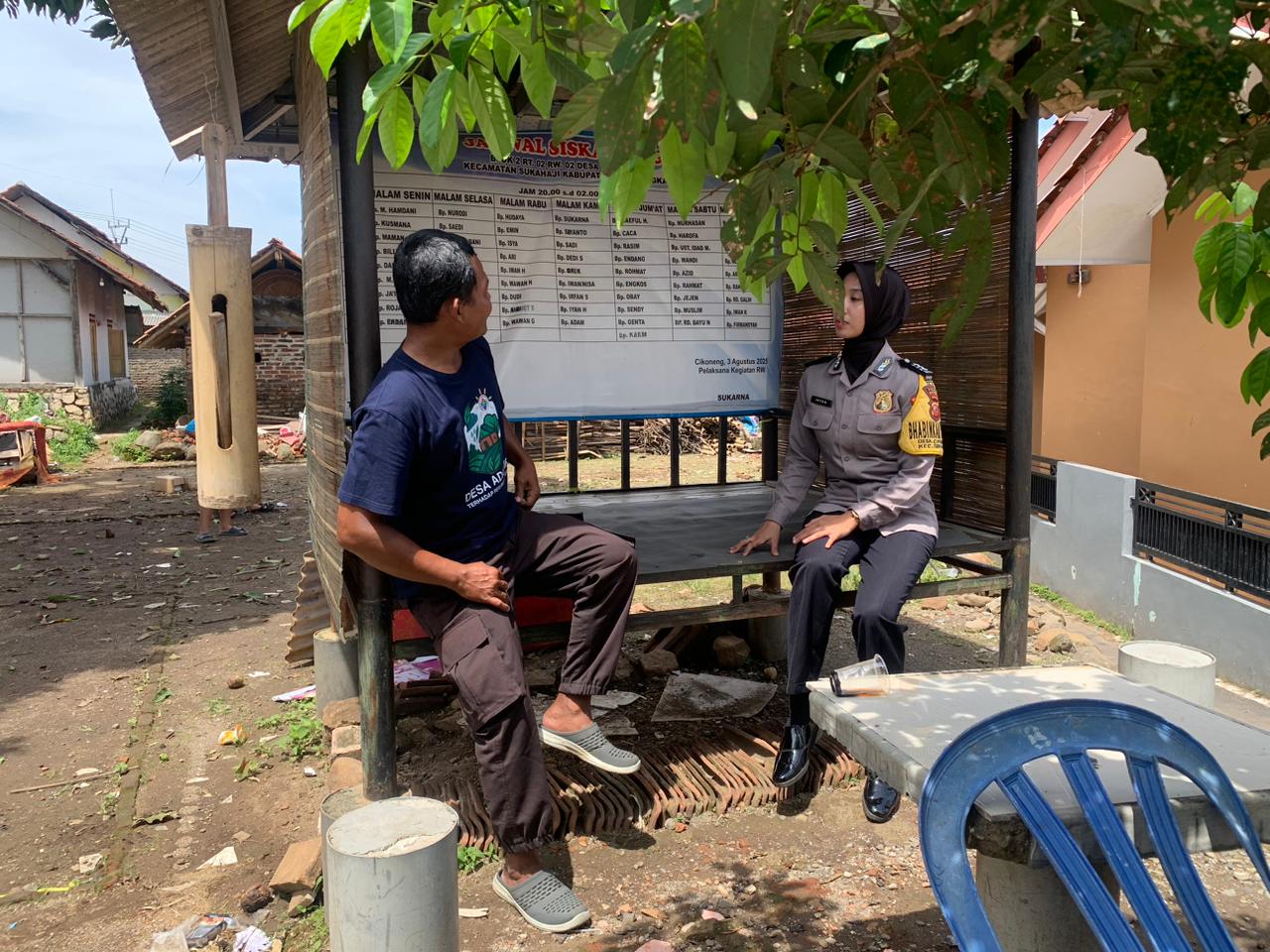 Brigadir Inten melaksanakan sambang rutin ke warga Desa Cikoneng