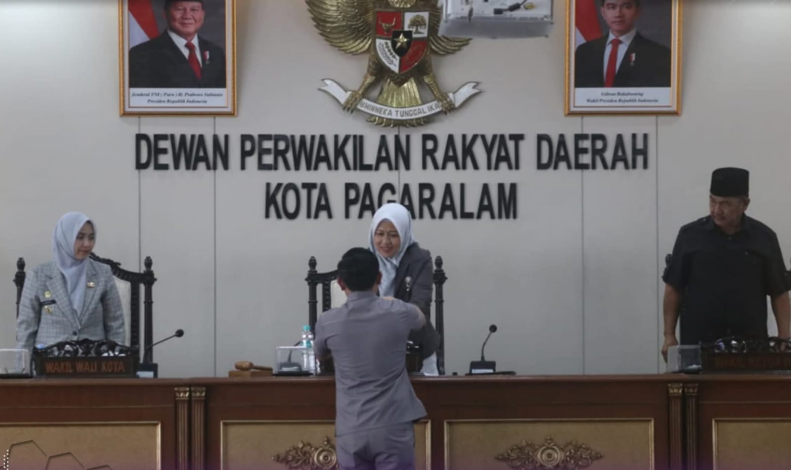 DPRD Kota Pagar Alam menyampaikan laporan hasil pembahasan komisi terhadap RAPBD 2026 dalam Rapat Paripurna XVIII