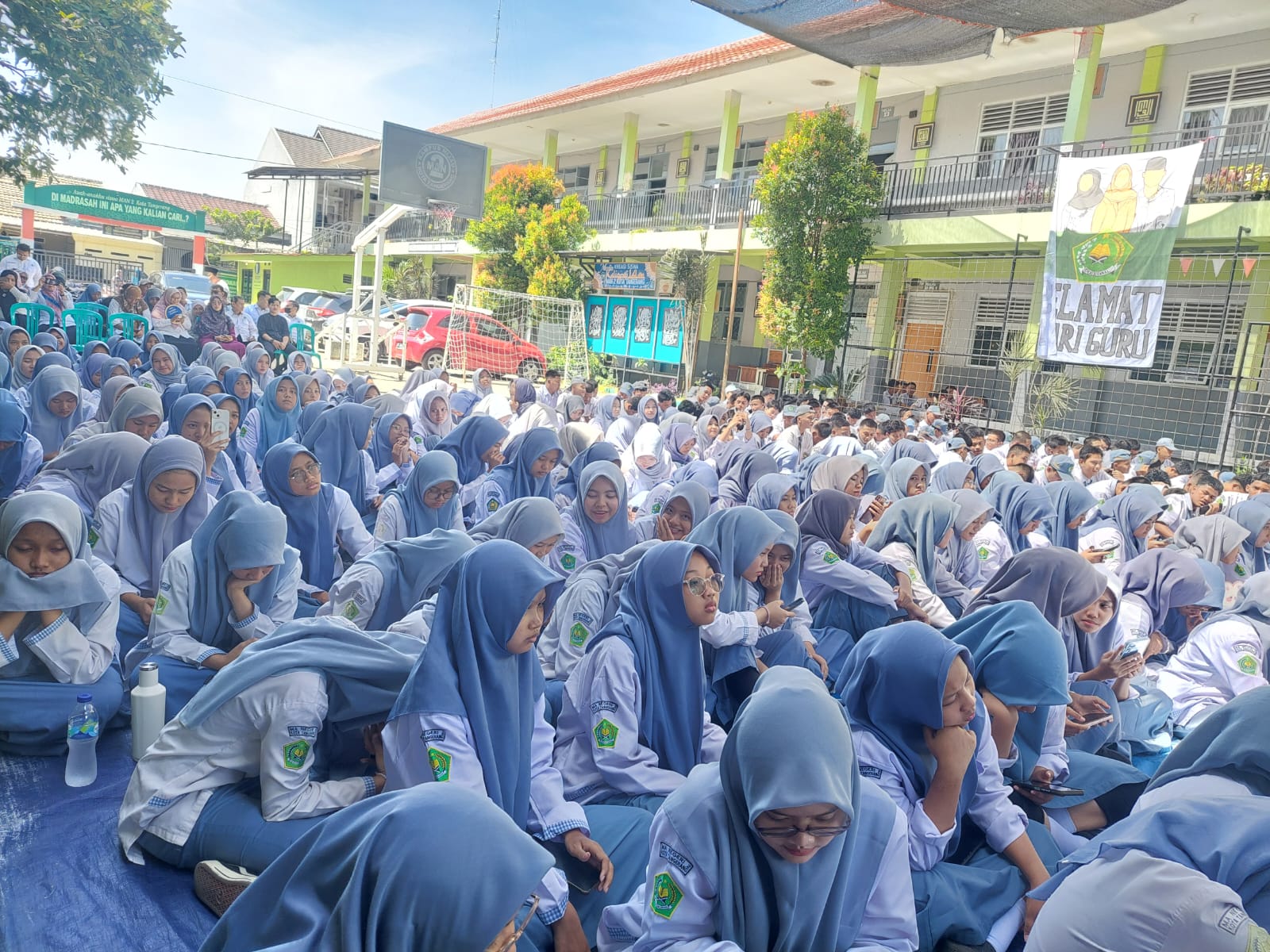 Antusiasme Siswa Warnai Peringatan Hari Guru di MAN 2 Kota Tangerang
