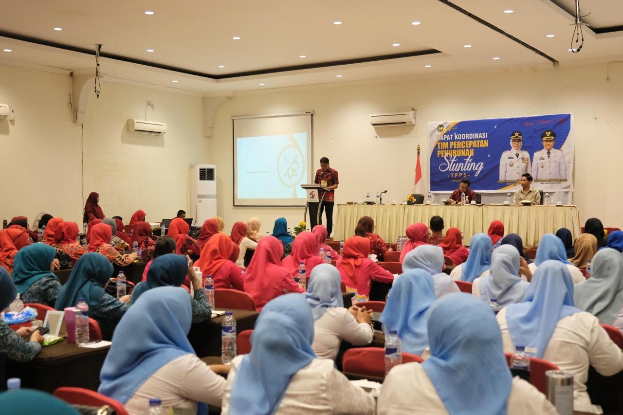 Prevalensi stunting di Gowa turun dari 33 persen menjadi 17 persen dalam tiga tahun. Prevalensi stunting di Gowa turun dari 33 persen menjadi 17 persen dalam tiga tahun.