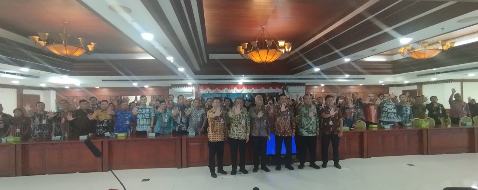 Wali Kota Jakarta Selatan M. Anwar memberi pengarahan kepada 151 pejabat baru.