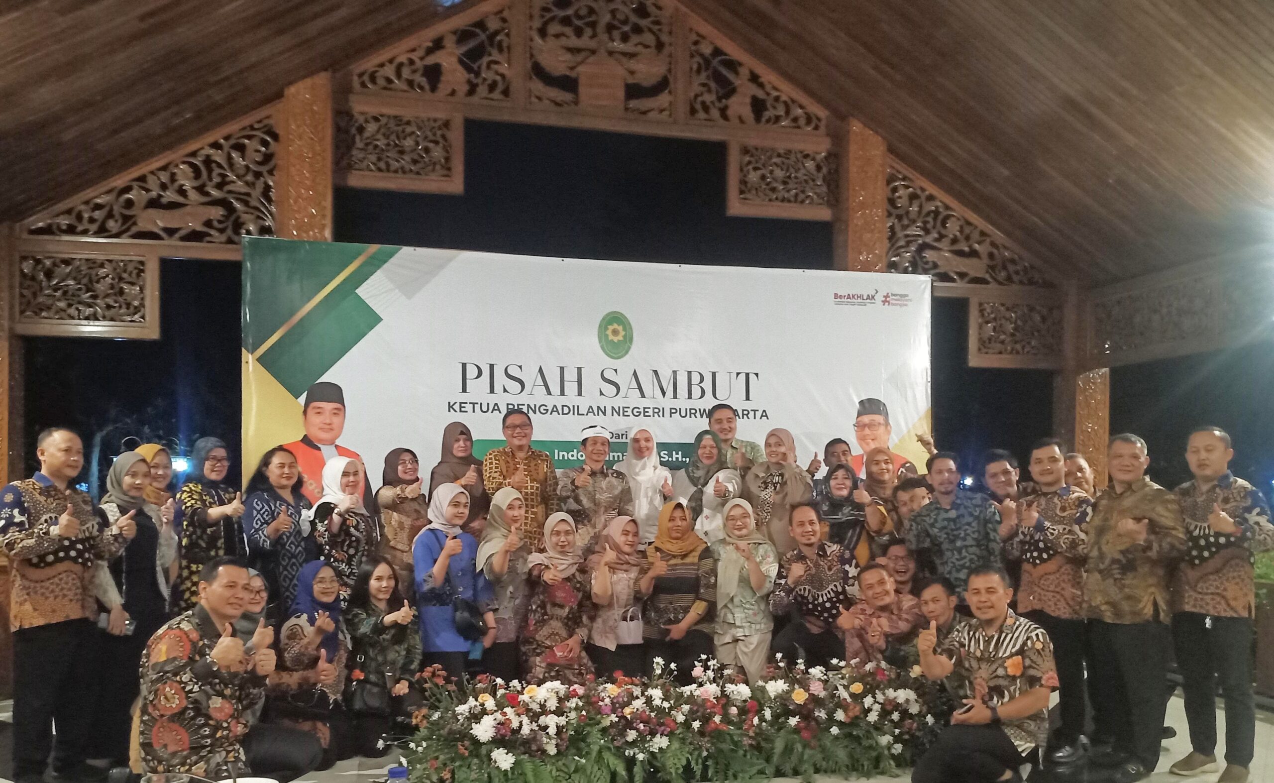Serah terima jabatan Ketua Pengadilan Negeri (PN) Purwakarta, berlangsung di Bale Mayadatar Purwakarta, Kamis (6/11/2025)