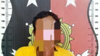 T (65), tersangka pembacok adik kandungnya