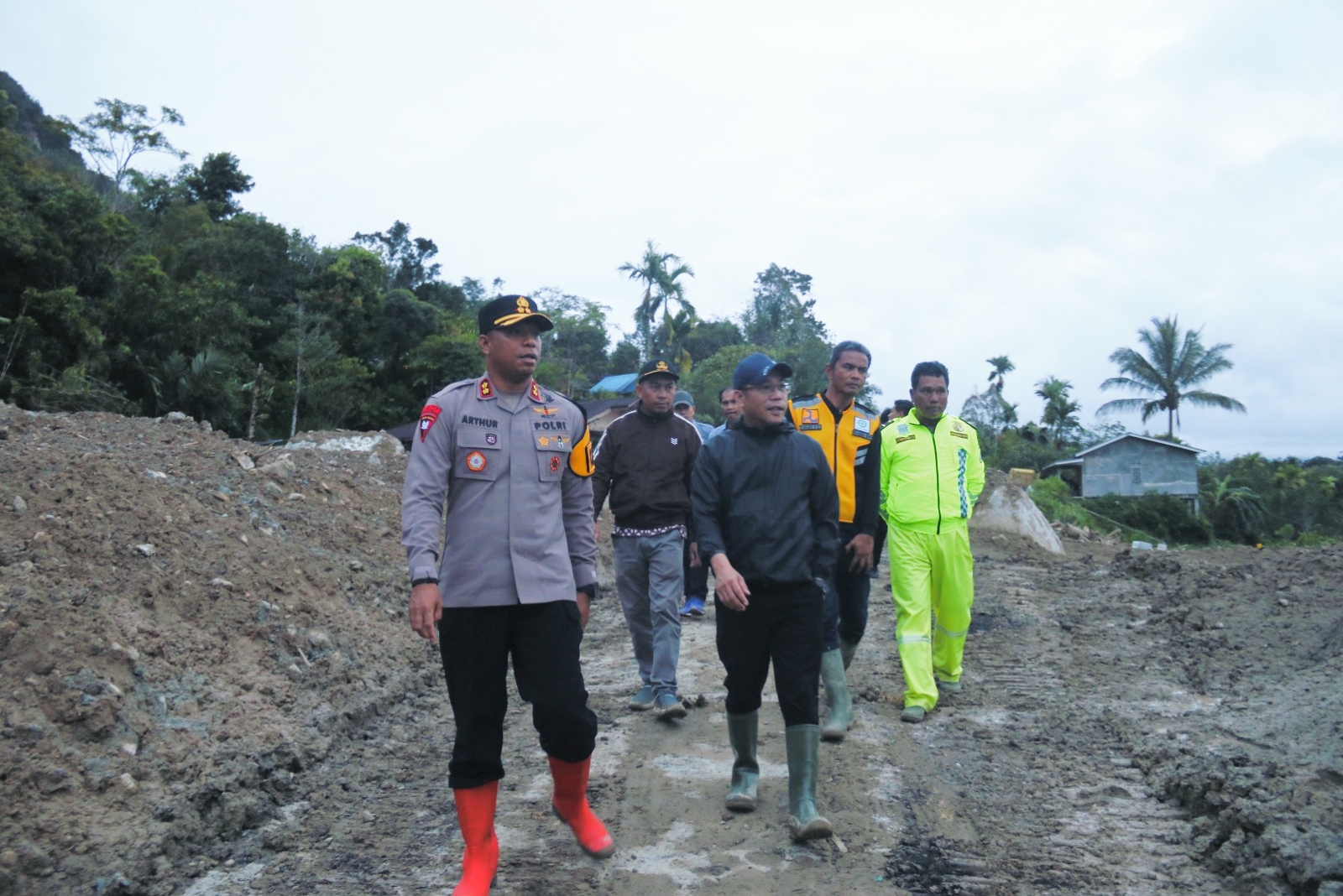 Polri memastikan percepatan penanganan dan dukungan nyata bagi warga terdampak. Polri memastikan percepatan penanganan dan dukungan nyata bagi warga terdampak.