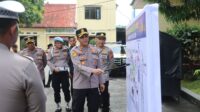 Kapolres Majalengka AKBP Willy Andrian memimpin apel pengamanan unjuk rasa FSPMI di Mapolres Majalengka.