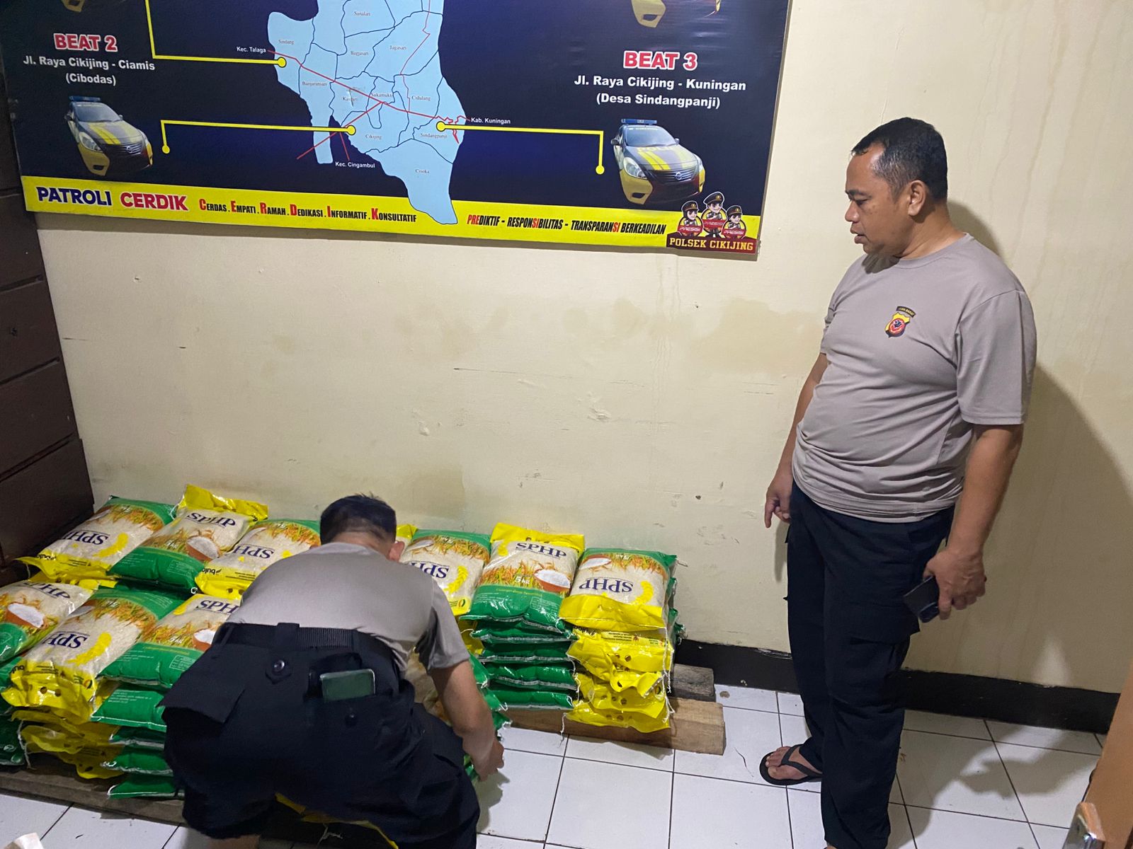 Polsek Cikijing Polres Majalengka menerima 750 kg beras SPHP dari Bulog Arjawinangun