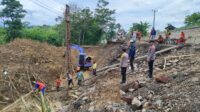 Longsor memutus jalur Bantarujeg–Talaga, Polsek Bantarujeg melakukan rekayasa lalu lintas di pertigaan Sukalaya