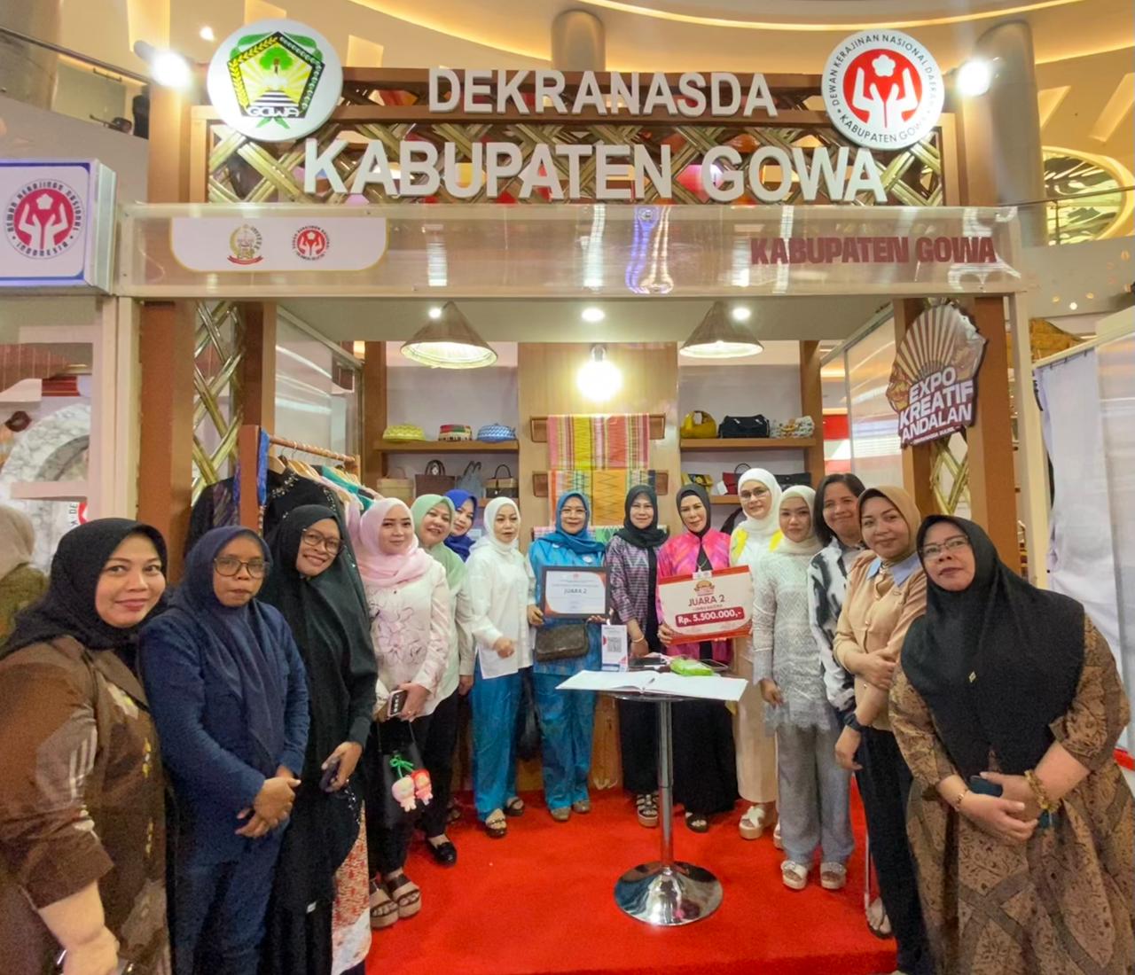 Wastra Gowa Tampilkan Potensi Kreatif di Ajang Expo Sulsel 2025 Wastra Gowa Tampilkan Potensi Kreatif di Ajang Expo Sulsel 2025